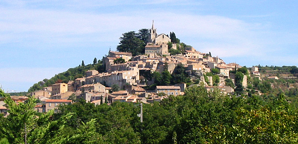 bonnieux vue de loins