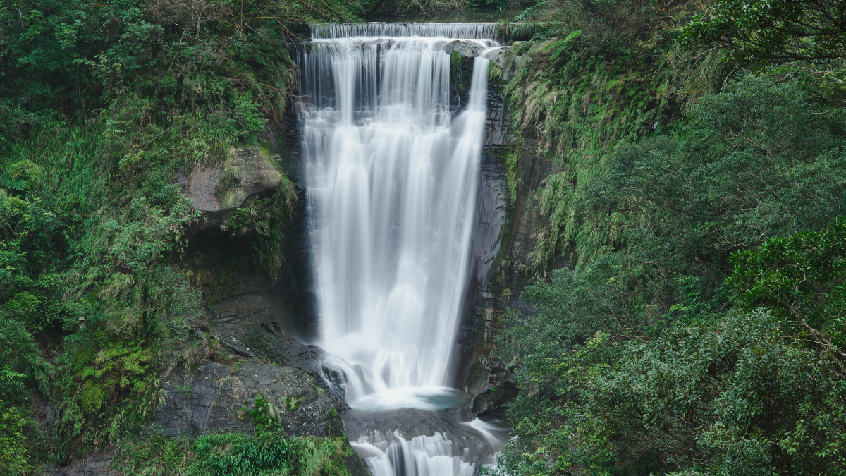 Cascade secrète du Jura