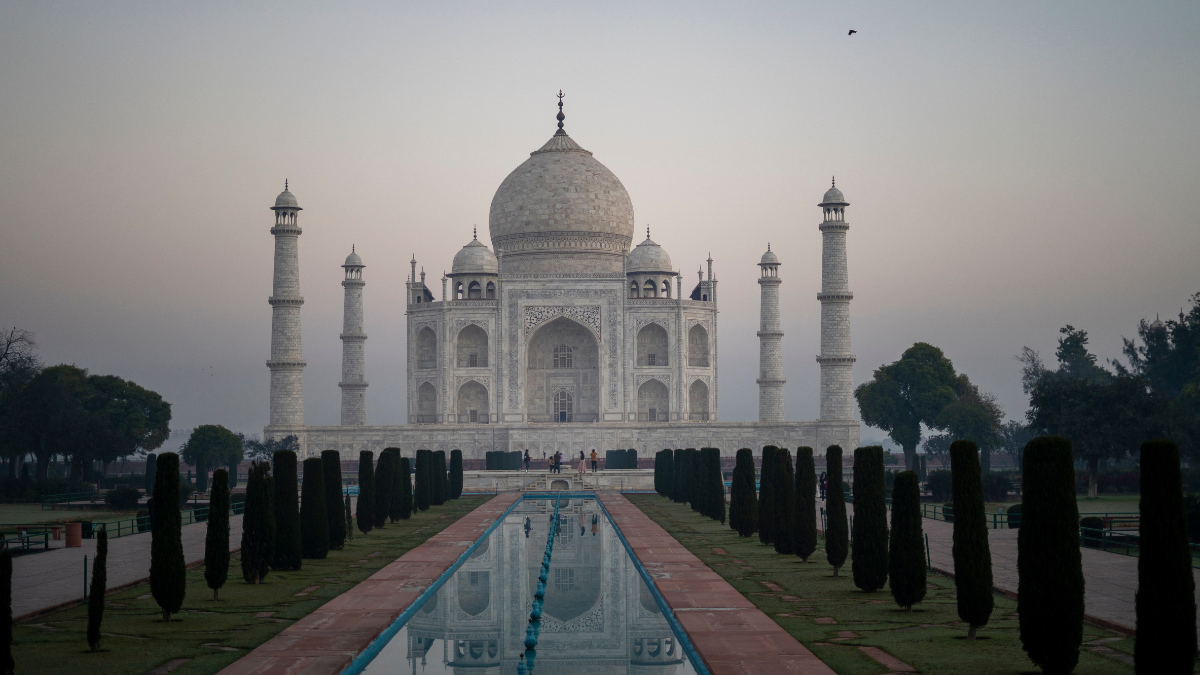 Le Taj Mahal au lever du jour