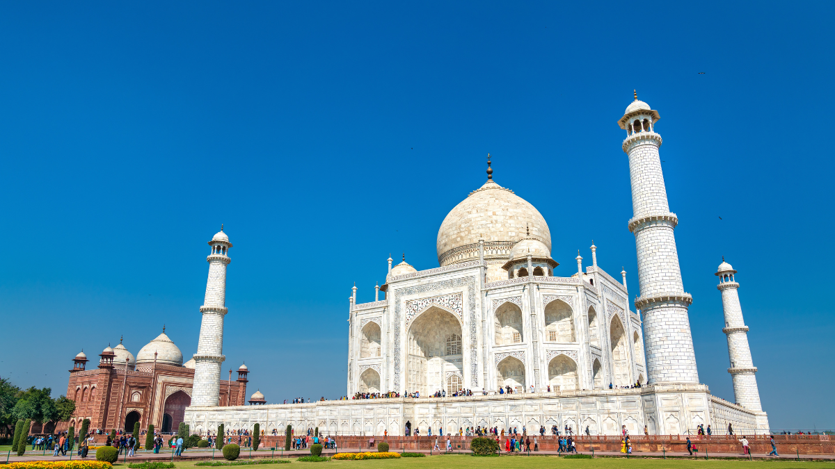 Se perdre devant le Taj Mahal