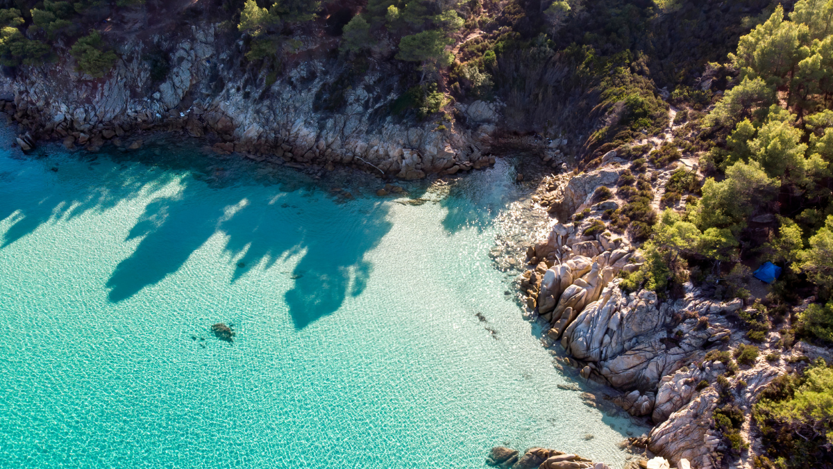 Une mer turquoise introuvable ailleurs, à deux pas, sans passeport