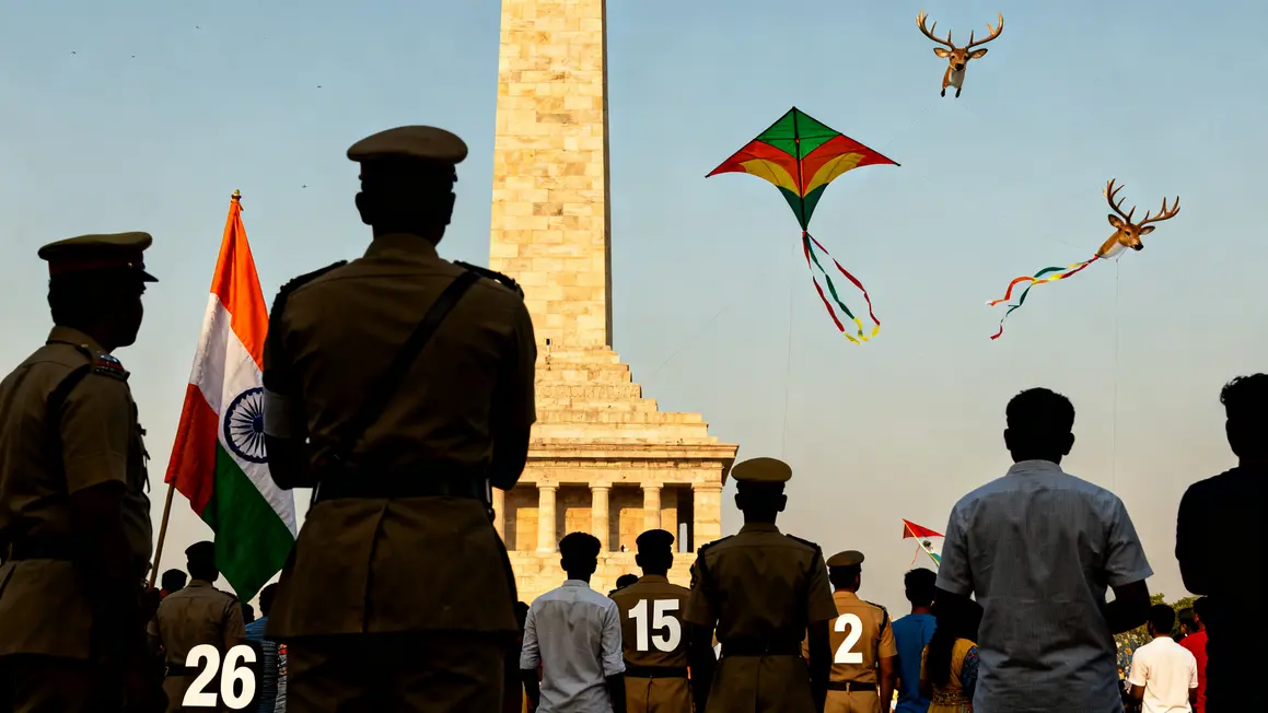 fetes indiennes en 2026 parade nationale silhouettes drapeaux