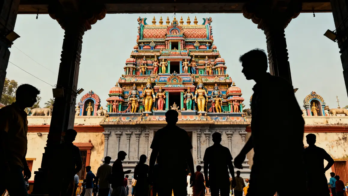 temple indien monumental gopurams statues visite