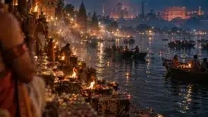 Ville des Indes : Varanasi au bord du Gange, ghats et barques